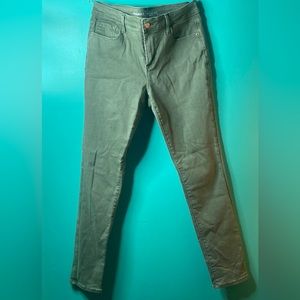 BNWOT Old Navy ROCKSTAR Mid Rise Skinny Jeans in army green size 10
